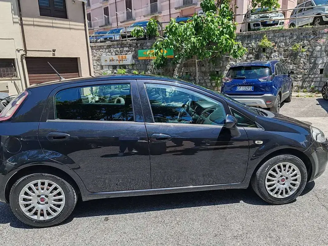 Usata Fiat Punto Lounge 75 CV (55 kW) 2013 Nero Utilitaria