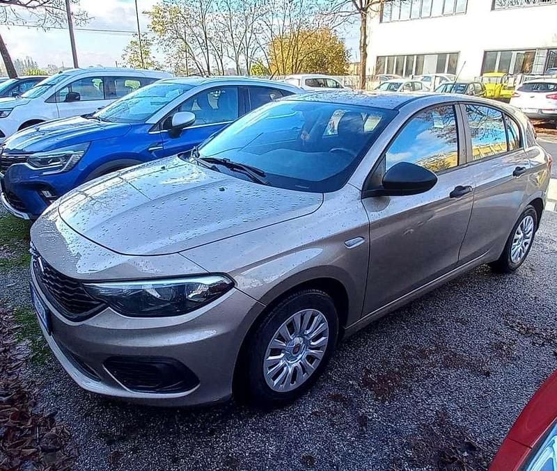 Usata Fiat Tipo Lounge 95 CV (69 kW) 2019 Beige Berlina