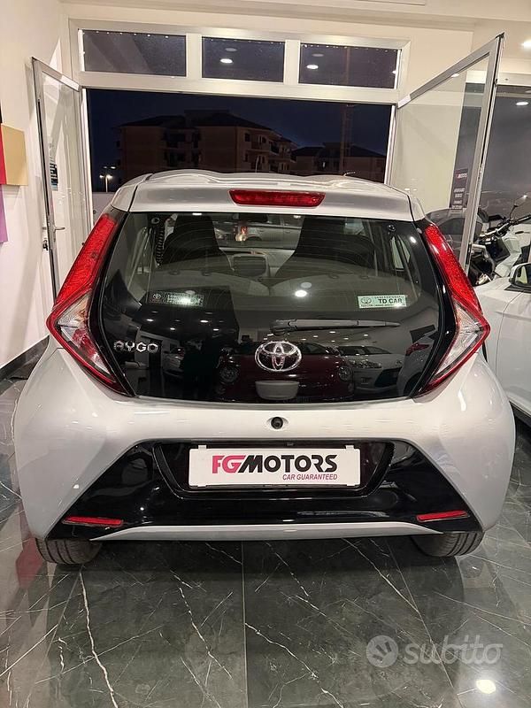 Usata Toyota Aygo Cool 72 CV (52 kW) 2018 Grigio Utilitaria