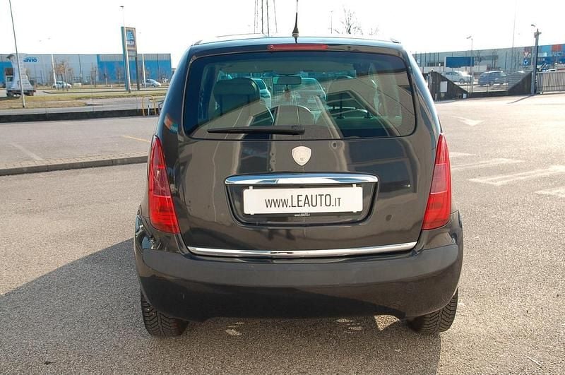 Usata Lancia Musa 95 CV (69 kW) 2005 Nero Monovolume
