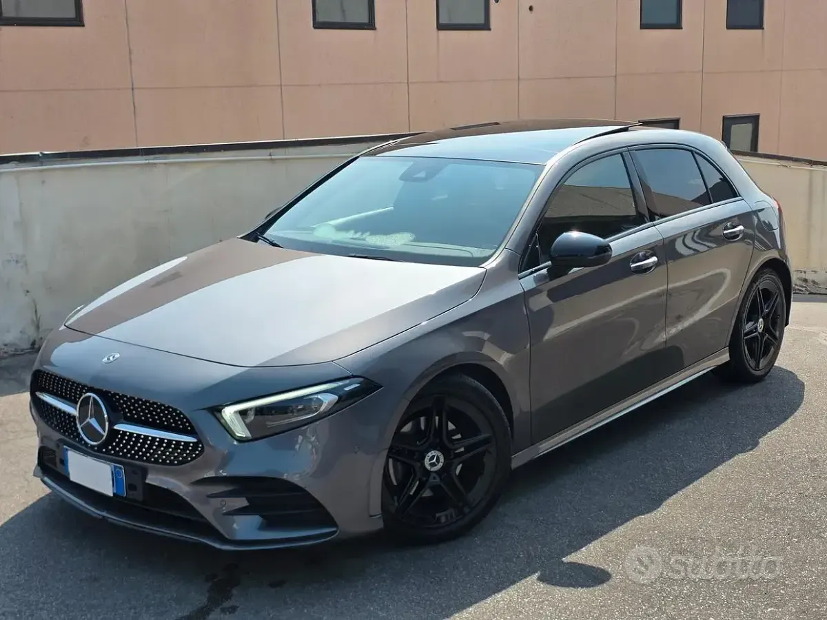 Usata Mercedes A180 AMG Line Premium 116 CV (85 kW) 2022 Grigio Berlina