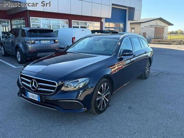 Usata Mercedes E300 Business 194 CV (142 kW) 2020 Blu Station wagon