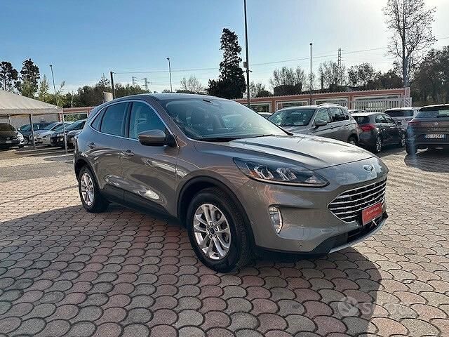 Usata Ford Kuga Titanium 120 CV (88 kW) 2020 Grigio SUV