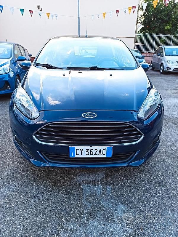 Usata Ford Fiesta 97 CV (71 kW) 2015 Blu Berlina