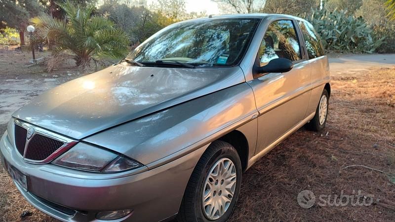 Usata Lancia Ypsilon 60 CV (44 kW) 2001 Grigio Utilitaria