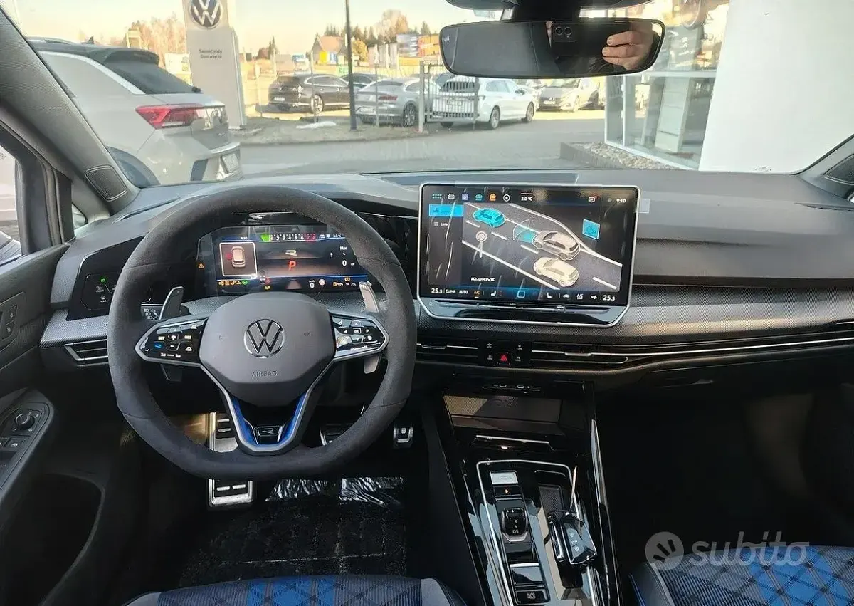 Nuova VW Golf VIII R 333 CV (244 kW) 2026 Grigio Berlina