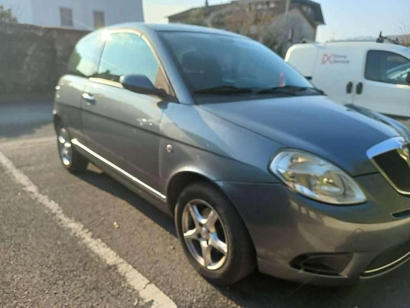 Argento Usata 2008 Lancia Ypsilon Due volumi | 2500 € (Ottimo prezzo) - Immagine 1/4