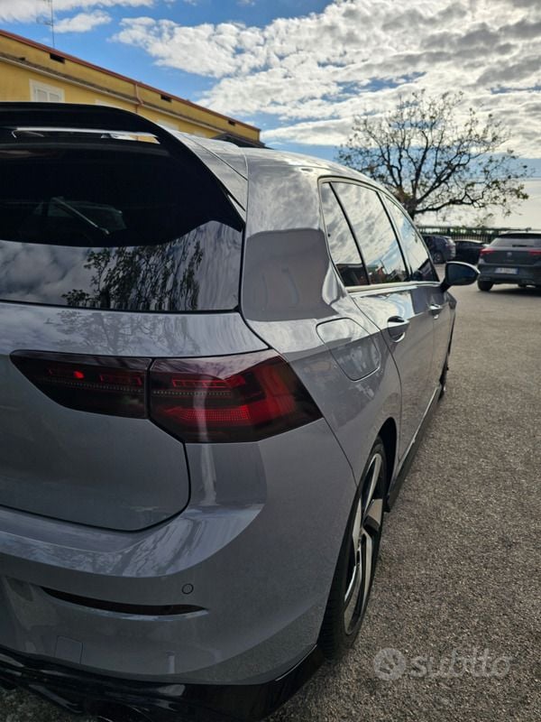 Usata VW Golf VIII GTI 245 CV (180 kW) 2021 Grigio Utilitaria