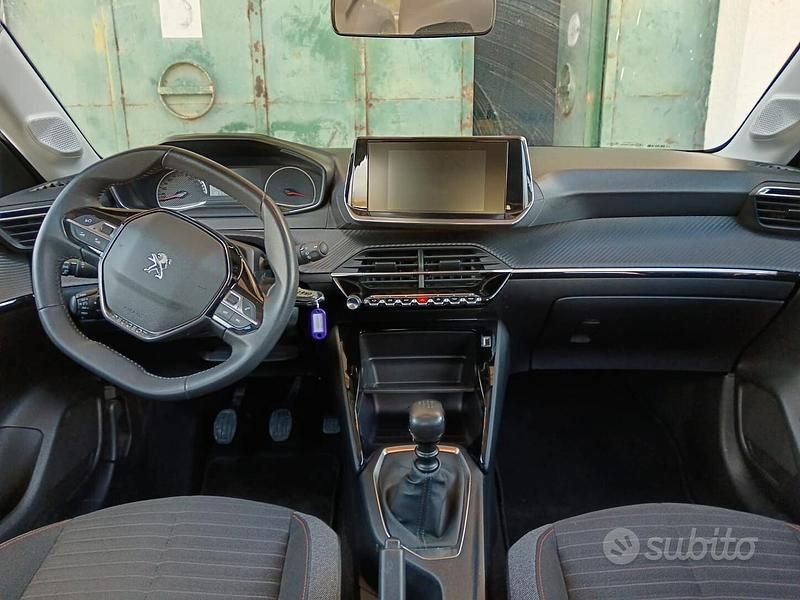 Usata Peugeot 208 Active 101 CV (74 kW) 2022 Rosso Utilitaria