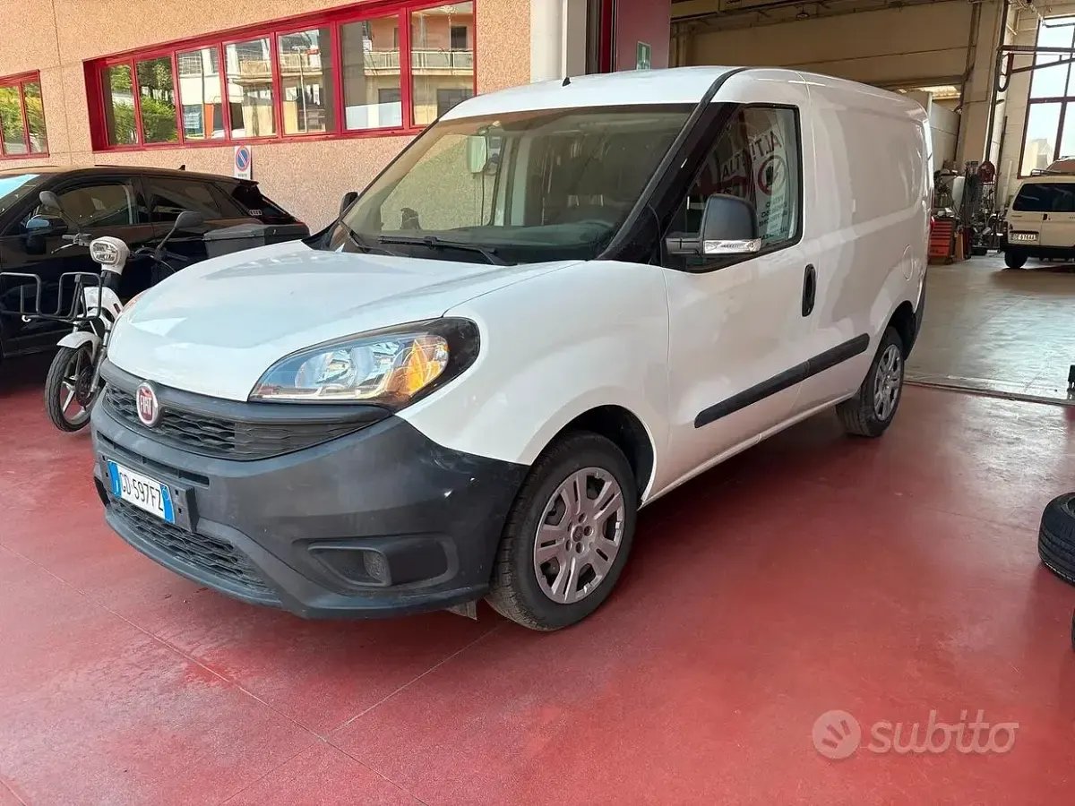 Usata Fiat Doblò Easy 95 CV (69 kW) 2021 Bianco Monovolume
