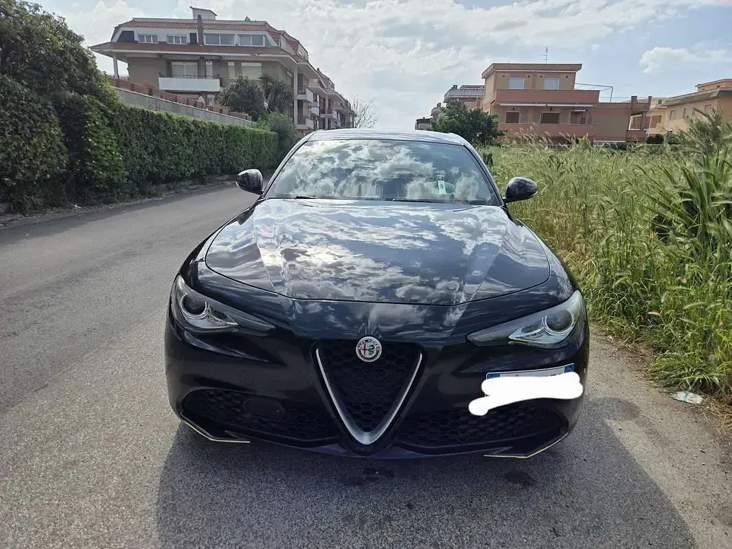 Usata Alfa Romeo Giulia 150 CV (110 kW) 2016 Nero Berlina