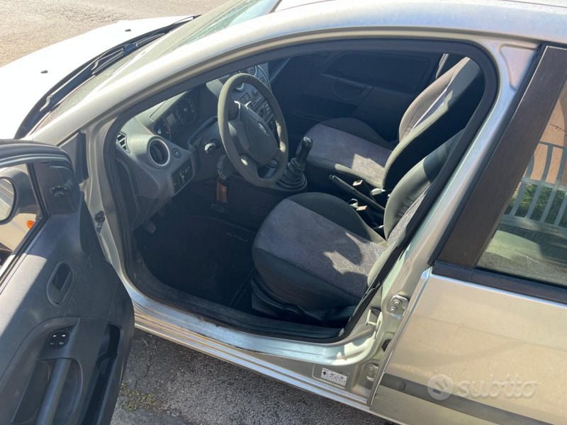 Usata Ford Fiesta 2006 Grigio Utilitaria