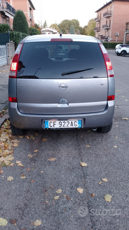 Usato 2004 Opel Meriva 1.6 Benzin 101 CV (1.400 €)