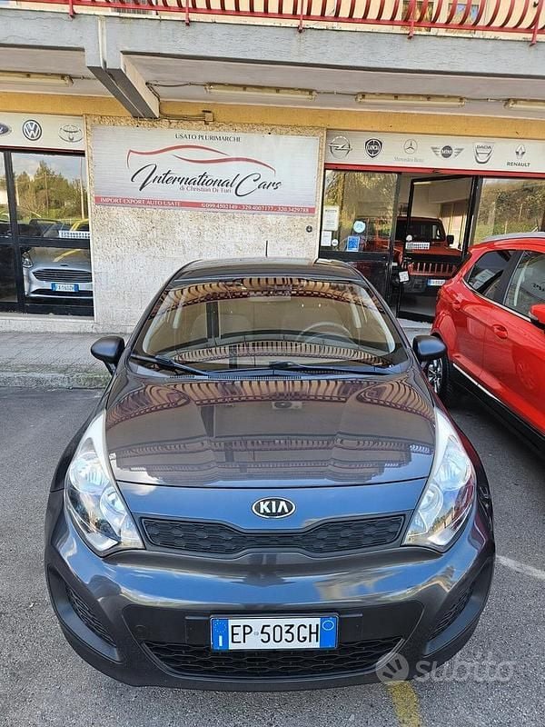 Usata Kia Rio 75 CV (55 kW) 2012 Grigio Utilitaria