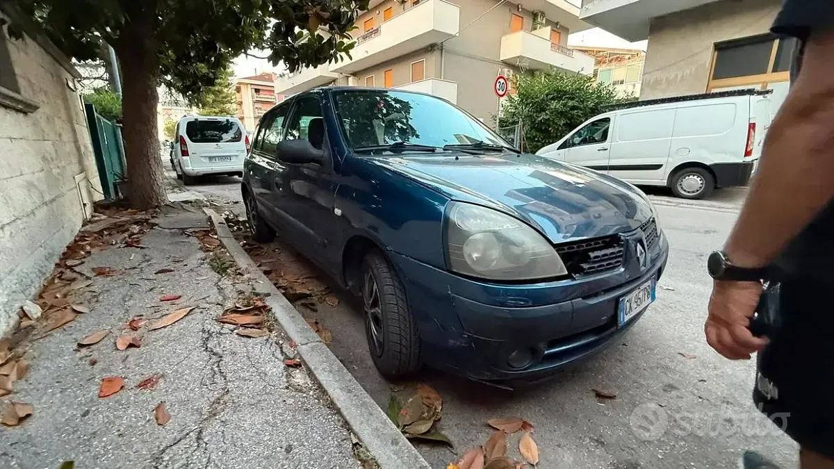 Usata Renault Clio II 58 CV (42 kW) 2003 Bluazzurro Berlina