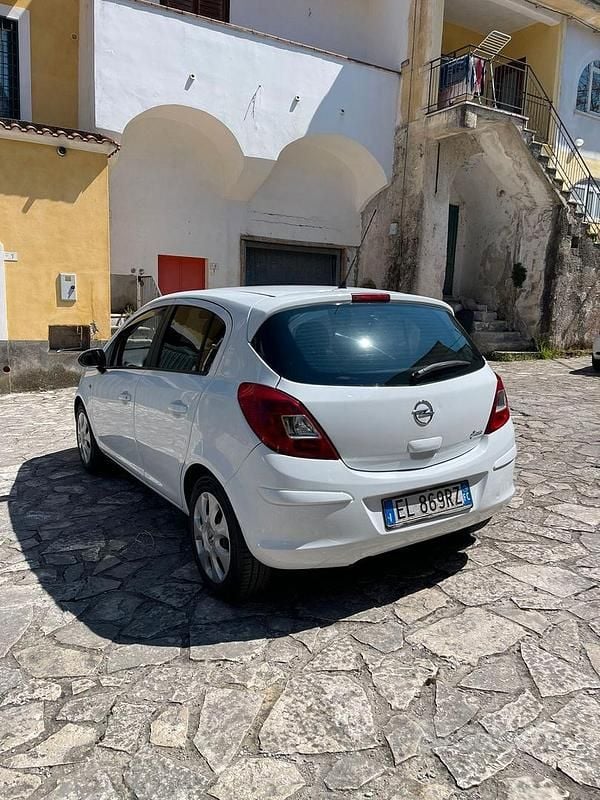 Usata Opel Corsa 85 CV (62 kW) 2012 Bianco Utilitaria