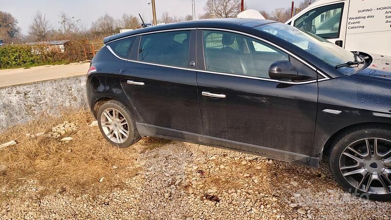 Usata Lancia Delta 120 CV (88 kW) 2012 Nero Utilitaria