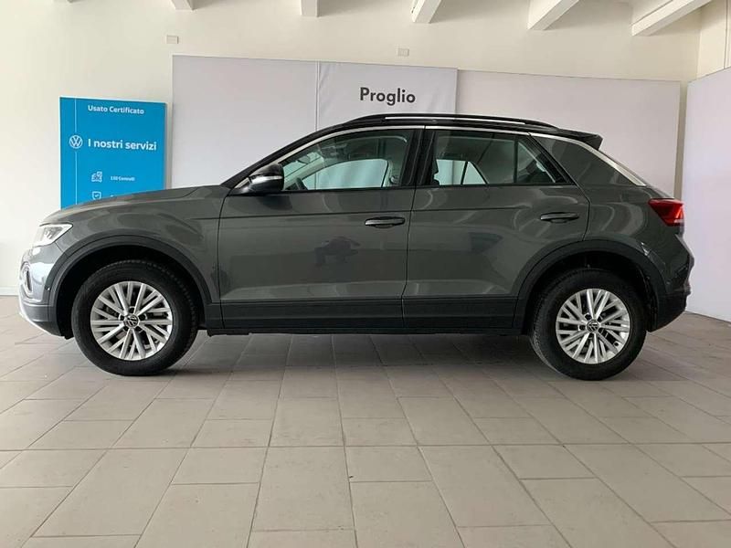 Usata VW T-Roc Life 150 CV (110 kW) 2024 Indium grey metallizzato SUV