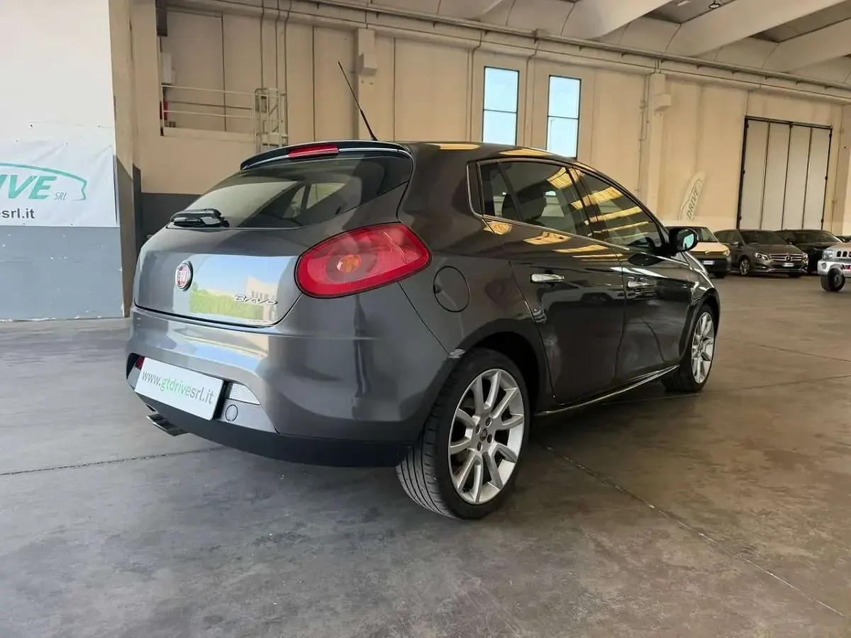 Usata Fiat Bravo Street 120 CV (88 kW) 2013 Grigio scuro metallizzato Utilitaria
