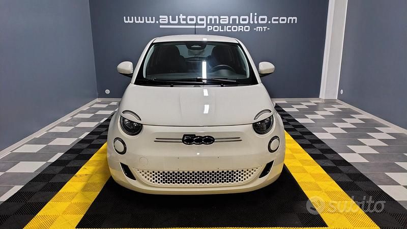 Usata Fiat 500e La Prima 86 kW (118 CV) 2021 Bianco Utilitaria