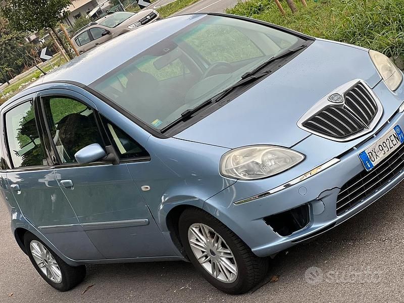 Usata Lancia Musa 95 CV (69 kW) 2009 Blu Monovolume