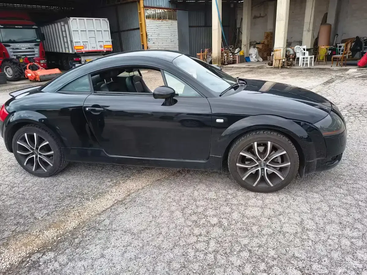 Second-hand Audi TT 179 CP (131 kW) 2000 Negru Coupe