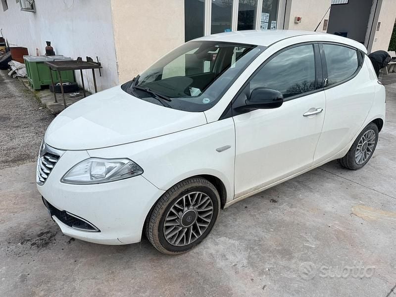 Usata Lancia Ypsilon 2013 Bianco Utilitaria