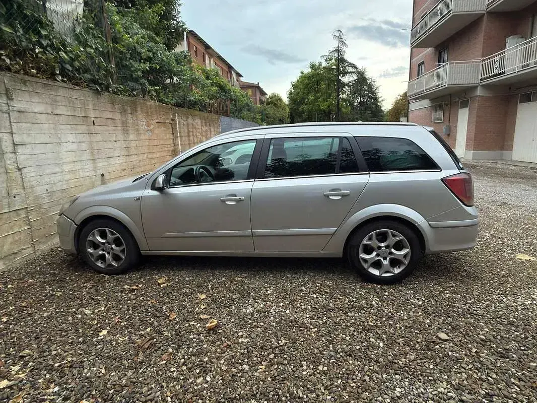 Usata Opel Astra Elegance 120 CV (88 kW) 2004 Argento Station wagon