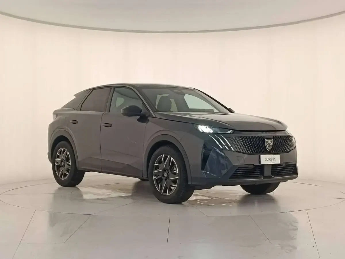 Usata Peugeot 3008 Allure 136 CV (100 kW) 2025 Grigio titanio met SUV