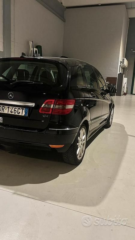Usata Mercedes B200 140 CV (102 kW) 2008 Nero Monovolume