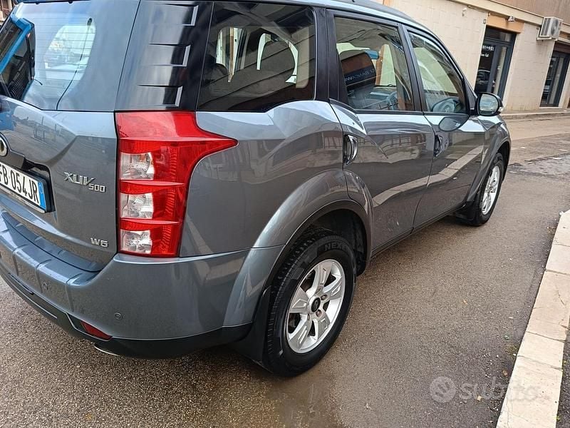 Usata Mahindra XUV500 140 CV (102 kW) 2015 Marrone SUV