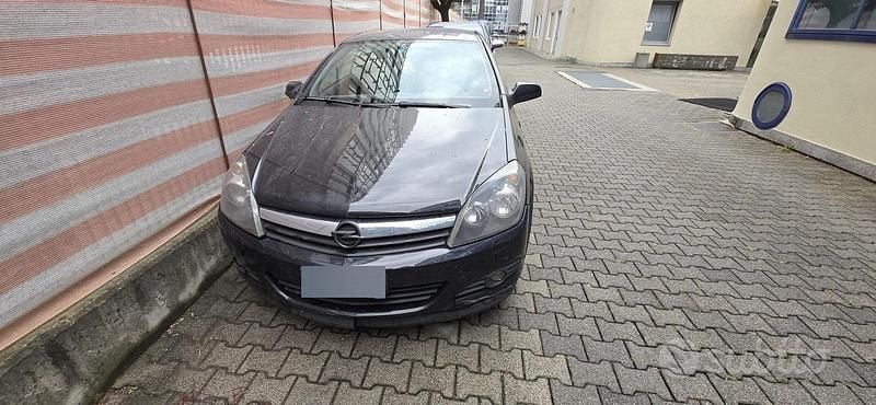 Usata Opel Astra GTC Cosmo 120 CV (88 kW) 2006 Nero Berlina