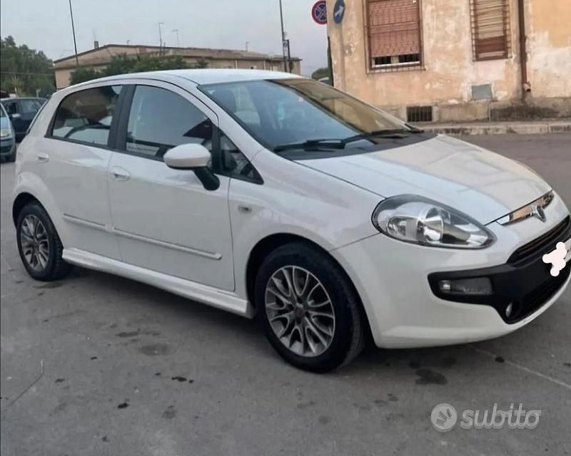 Usata Fiat Grande Punto 85 CV (62 kW) 2011 Bianco Utilitaria