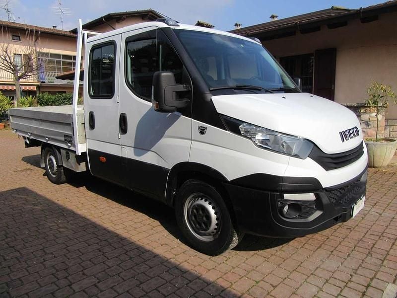 Usata Iveco 35.12 116 CV (85 kW) 2017 Bianco Furgone