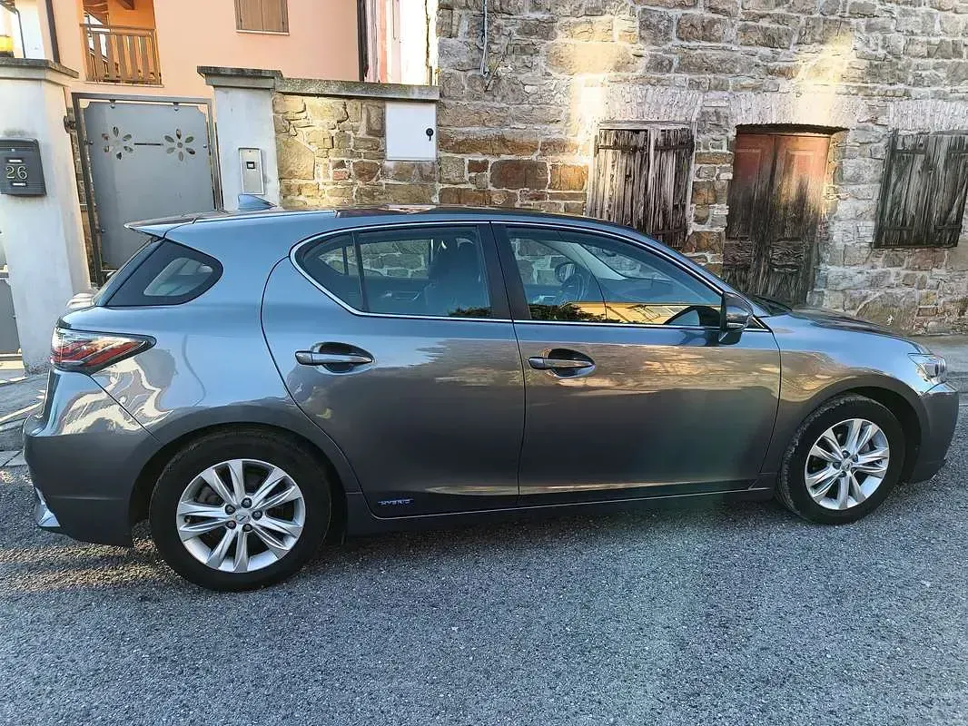 Usata Lexus CT200h Executive Line 99 CV (72 kW) 2016 Argento Berlina
