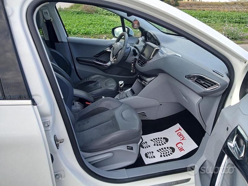 Usata Peugeot 208 Allure 115 CV (84 kW) 2012 Bianco Utilitaria