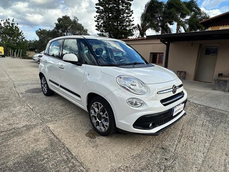 Bianco Usata 2018 Fiat 500L Lounge Monovolume | 9999 € (Buon prezzo) - Immagine 1/4
