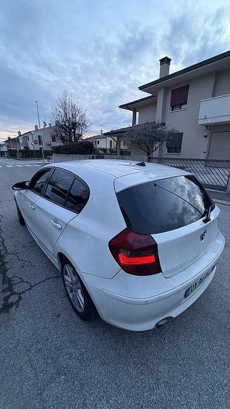 Usata BMW 118 143 CV (105 kW) 2009 Bianco Utilitaria