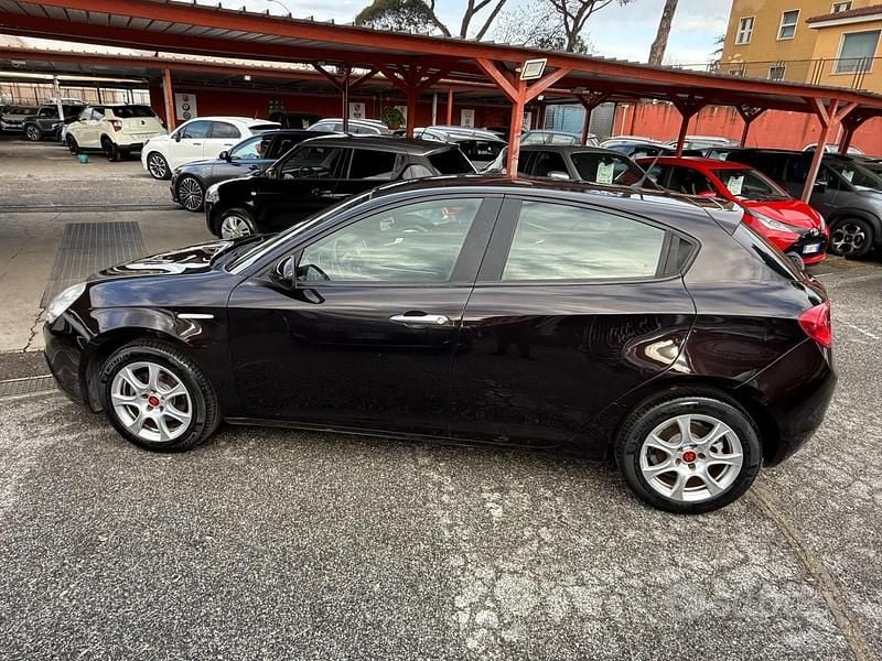 Usata Alfa Romeo Giulietta Distinctive 120 CV (88 kW) 2013 Nero Utilitaria