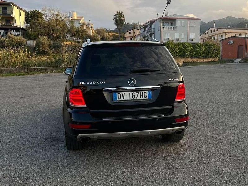 Usata Mercedes ML320 224 CV (164 kW) 2009 Nero SUV
