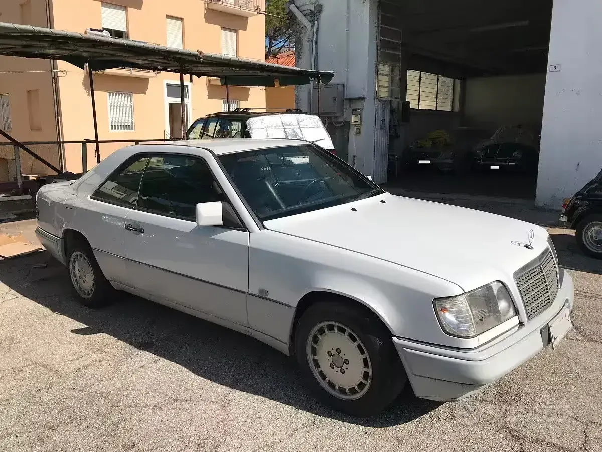 Usata Mercedes 200 122 CV (89 kW) 1992 Bianco Coupé