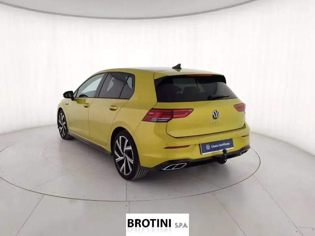 Usata VW Golf VIII R-line 131 CV (96 kW) 2024 Giallo metallizzato Berlina