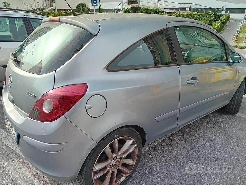 Usata Opel Corsa Sport 75 CV (55 kW) 2008 Grigio Utilitaria