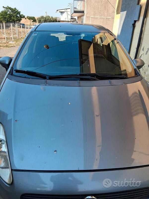 Grigio Usata 2008 Fiat Grande Punto Due volumi | 2700 € (Buon prezzo) - Immagine 1/4