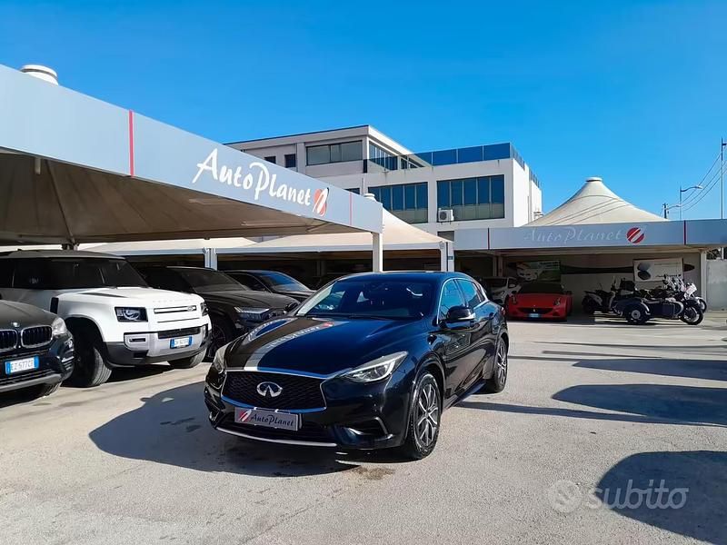 Usata Infiniti Q30 Business 108 CV (79 kW) 2016 Nero Berlina