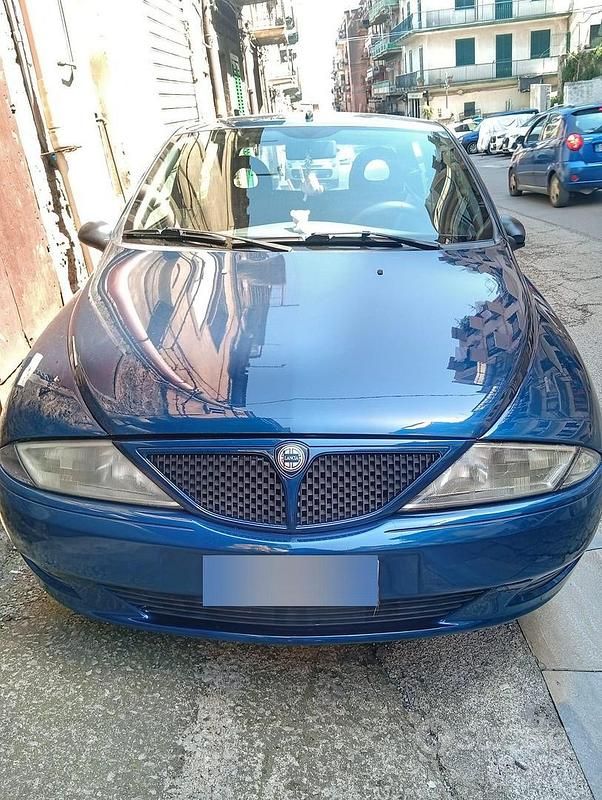 Usata Lancia Ypsilon 60 CV (44 kW) 2002 Blu Utilitaria