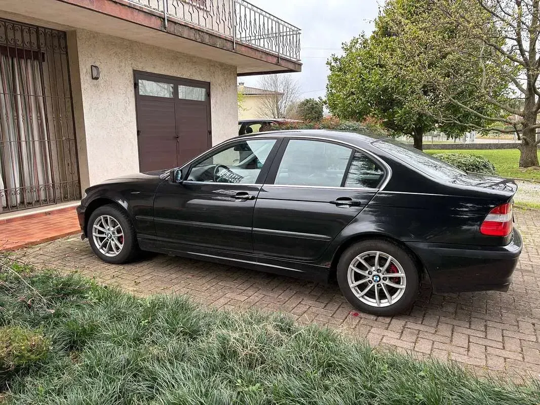 Usata BMW 318 143 CV (105 kW) 2004 Nero Berlina