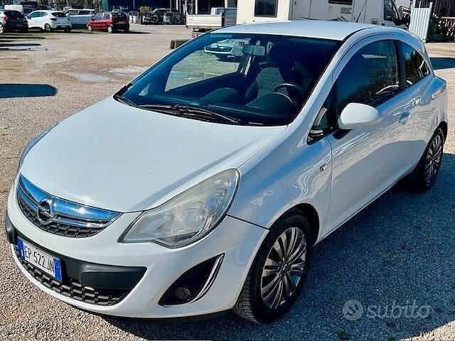Usata Opel Corsa 85 CV (62 kW) 2013 Bianco Utilitaria
