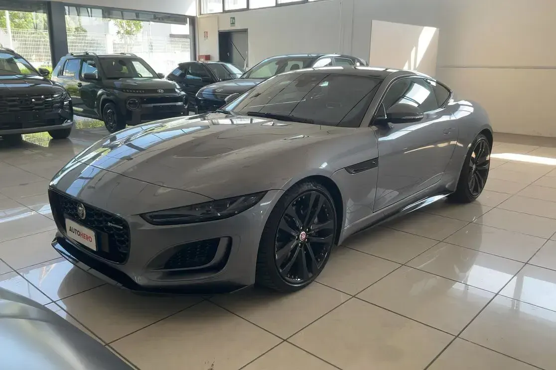 Usata Jaguar F-Type R-Dynamic 300 CV (220 kW) 2022 Grigio Utilitaria