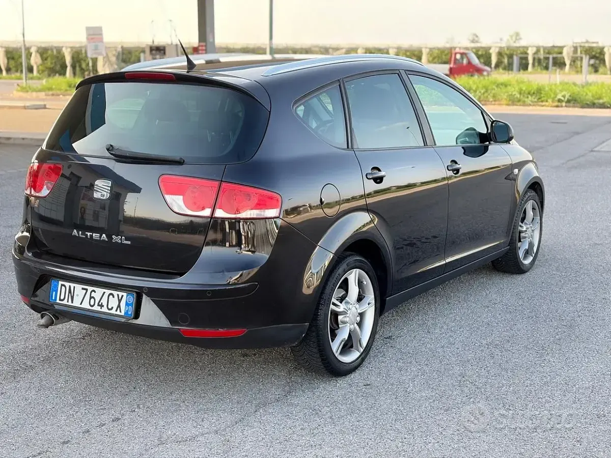 Usata Seat Altea XL Stylance 105 CV (77 kW) 2008 Nero Monovolume